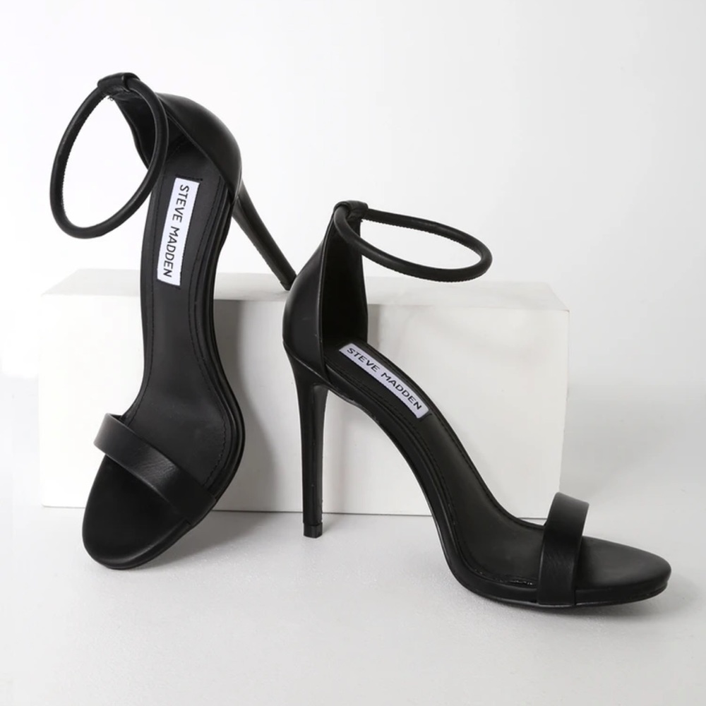 Soph Black Ankle Strap Heels SZ 10 
$79